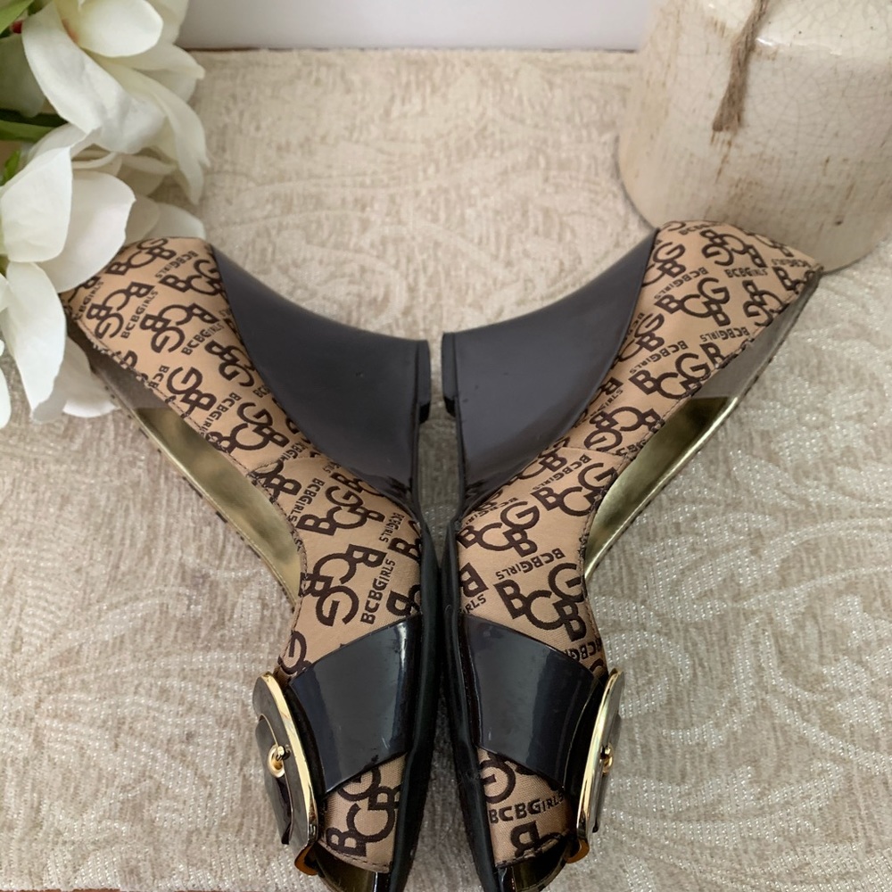 ‼️CLEARANCE‼️Now $12! BCBGirls wedge shoes - Picture 2 of 4